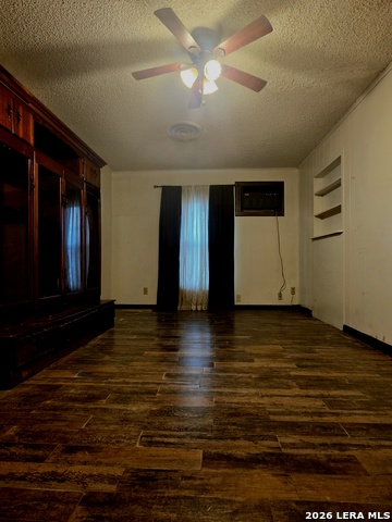 807 Frio Property Photo 9