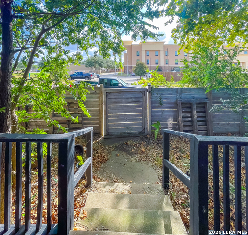 212 S Hall St Property Photo 2