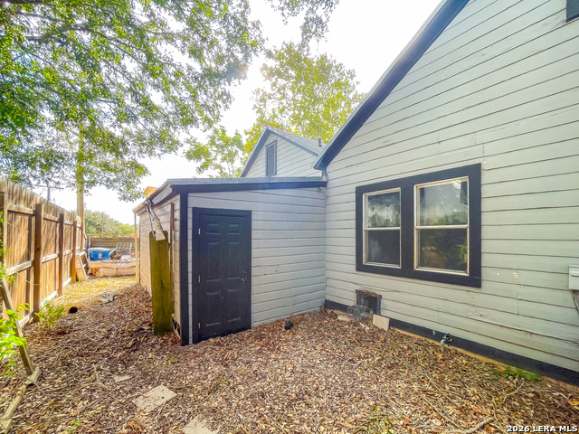 212 S Hall St Property Photo 4