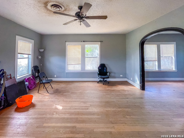212 S Hall St Property Photo 6