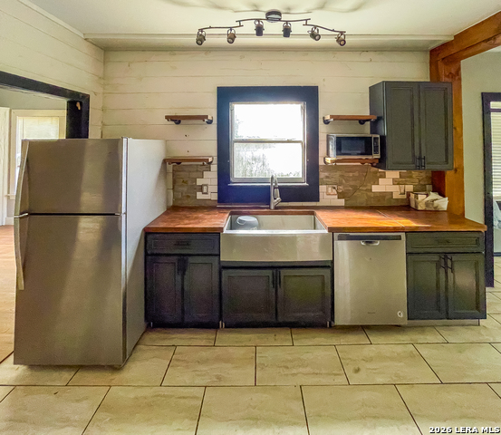 212 S Hall St Property Photo 14