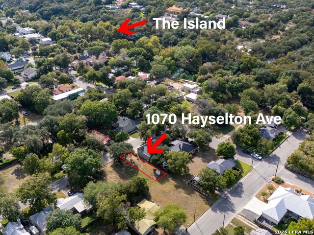 1070 Hayselton Property Photo 3