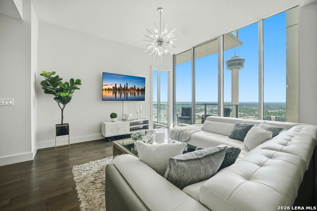 610 E Market Property Photo 1