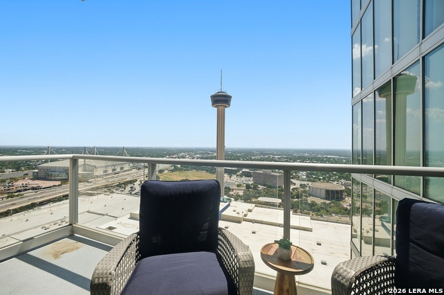 610 E Market Property Photo 5