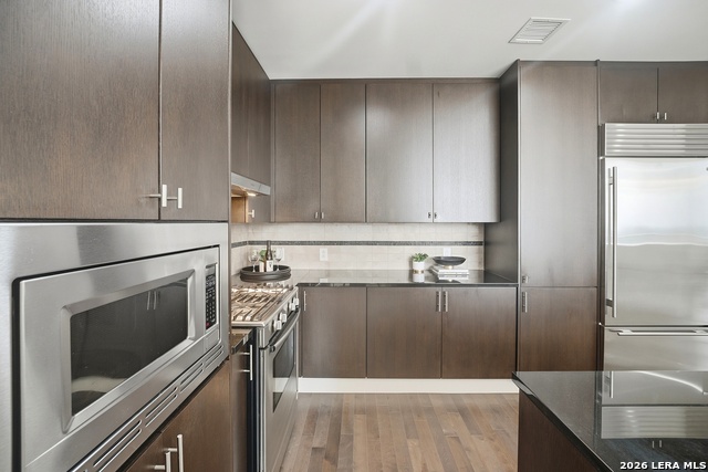 610 E Market Property Photo 11