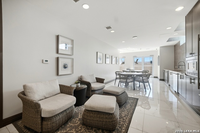 610 E Market Property Photo 18