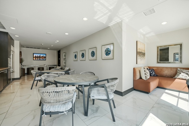 610 E Market Property Photo 19