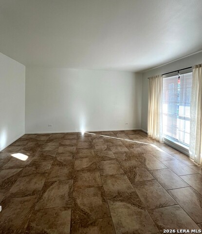 136 Valley Oak Dr Property Photo 3