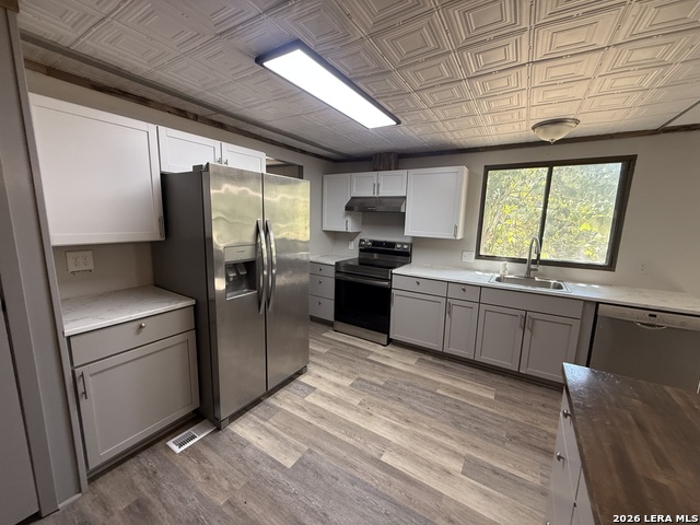 245 Bandera Property Photo 6