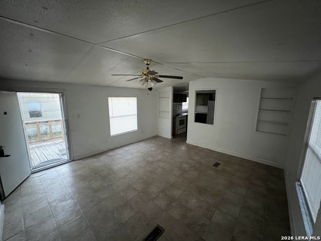 503 Elm St Property Photo 3
