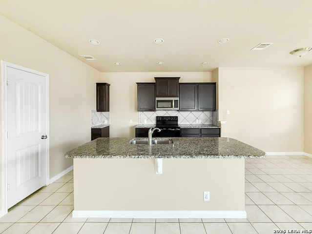 474 Centinela St Property Photo 3