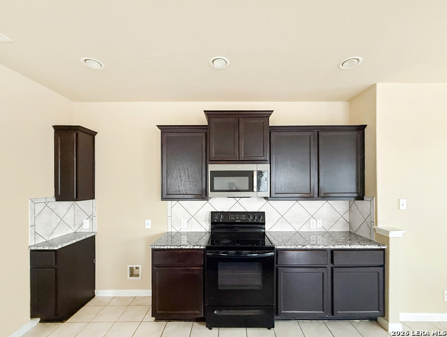 474 Centinela St Property Photo 4
