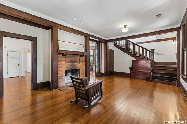 117 W Mistletoe Ave Property Photo 5