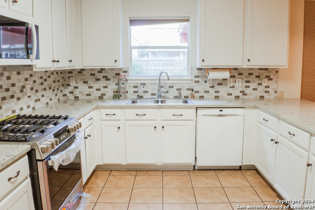 13707 Riverbank Pass Property Photo 5