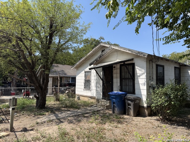 203 Huntington Property Photo 3