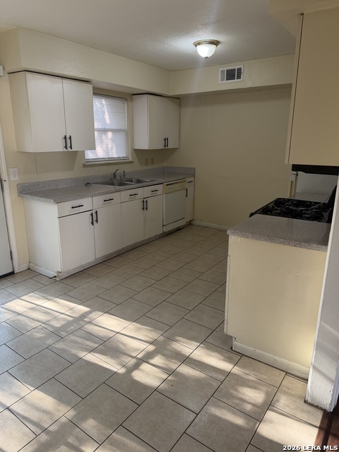 855 E Sunshine Dr Property Photo 2