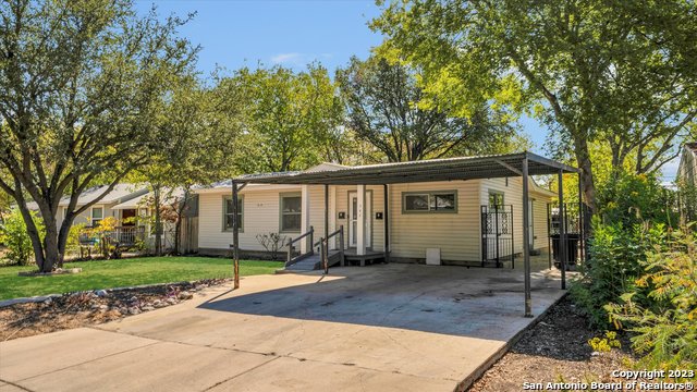 542 Thorain Blvd Property Photo 1