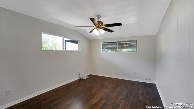 542 Thorain Blvd Property Photo 10