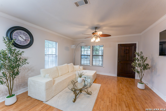 1634 Santa Monica St Property Photo 4