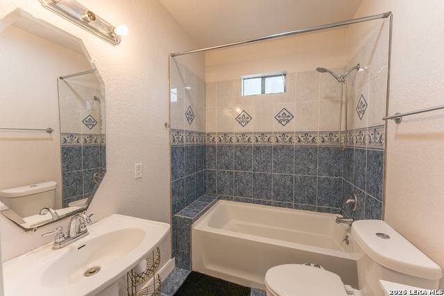 1634 Santa Monica St Property Photo 9
