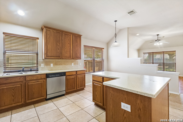 908 Rimrock Trl Property Photo 8