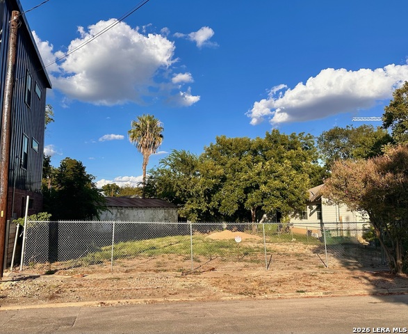 733 E Park Ave Property Photo 1
