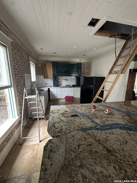 2247 N Interstate 35 Property Photo 3