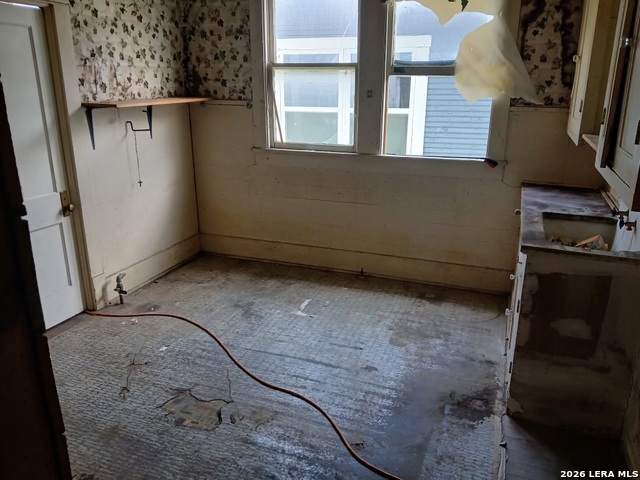 230 Clifford Ct Property Photo 8