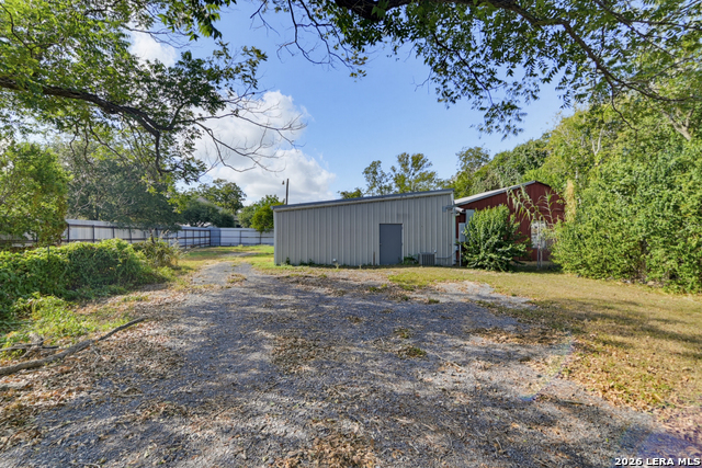 206 E Pine Property Photo 4