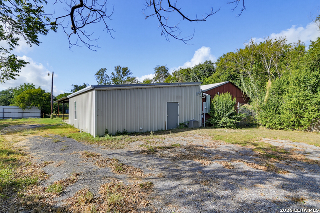 206 E Pine Property Photo 5