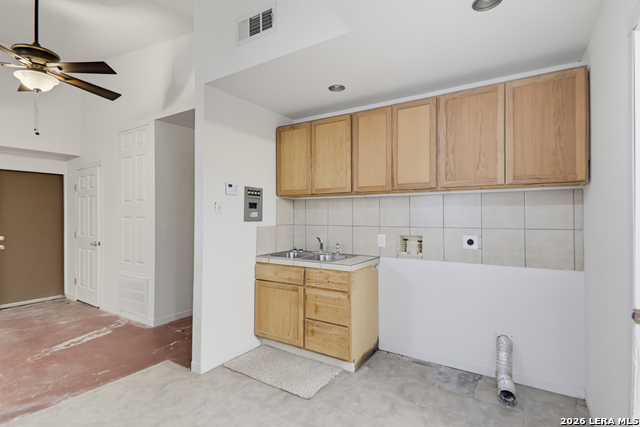 206 E Pine Property Photo 9