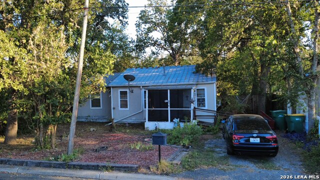 705 E Theissen St Property Photo 1