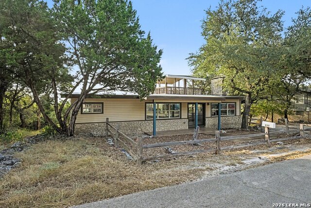 820 Hill Top Dr Property Photo 2