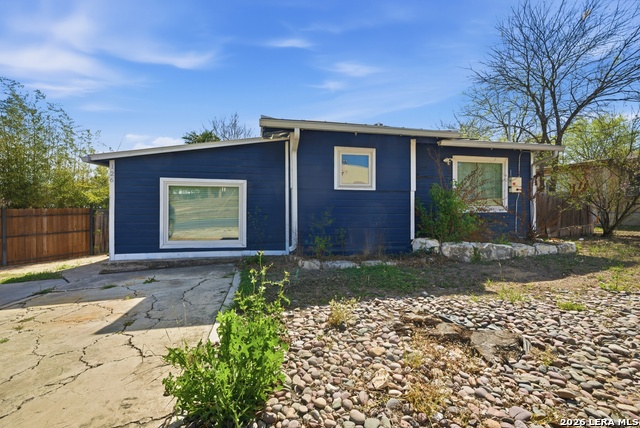 126 Zachry Property Photo 1