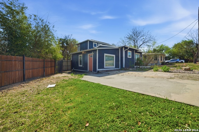 126 Zachry Property Photo 6