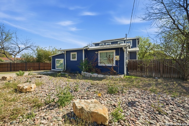126 Zachry Property Photo 7