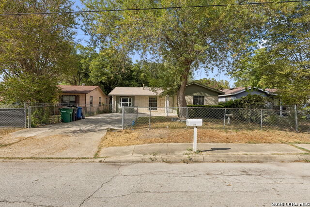 1215 Aaron Pl Property Photo 1