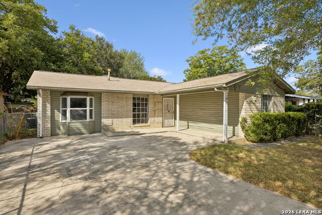1215 Aaron Pl Property Photo 2