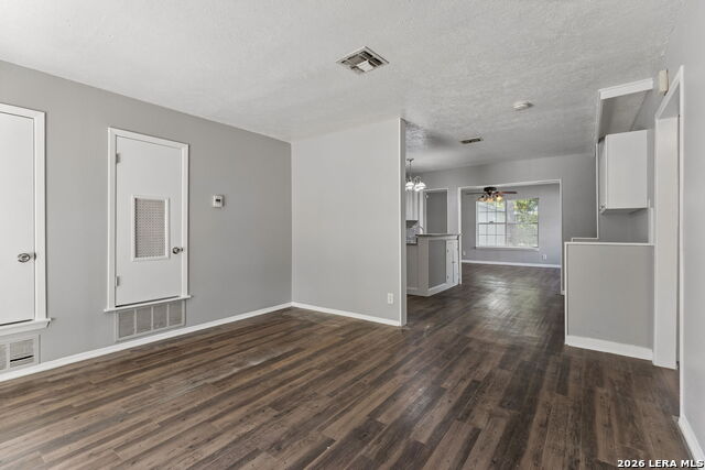 1215 Aaron Pl Property Photo 5