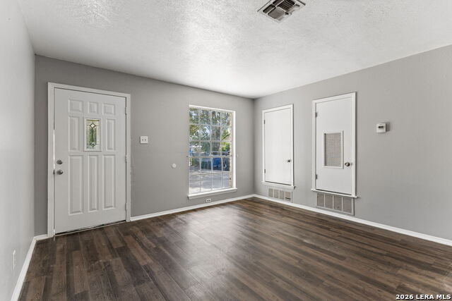 1215 Aaron Pl Property Photo 6