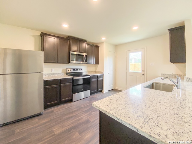 2927 Citron Gdn Property Photo 4