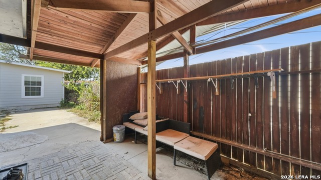 222 Laurelwood Dr Property Photo 4