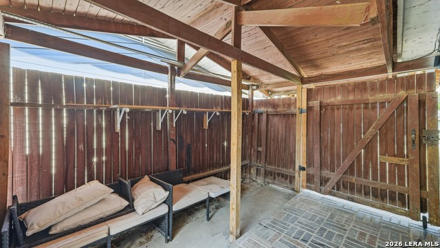222 Laurelwood Dr Property Photo 5