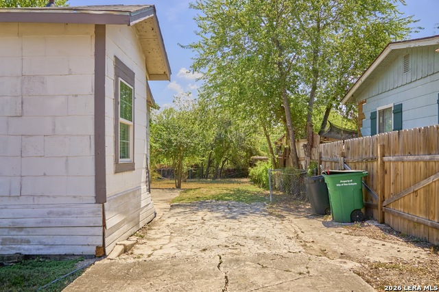 2346 Burnet St. Property Photo 15