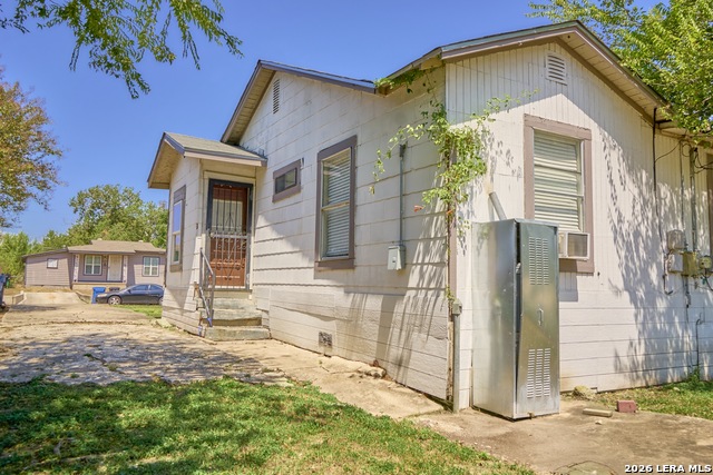 2346 Burnet St. Property Photo 18