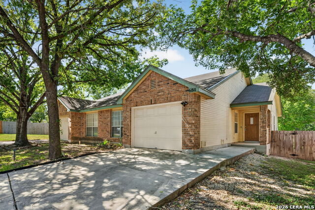 6811 Bluegrass Run Property Photo 1