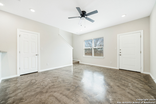 6914 Crestway Dr Property Photo 6