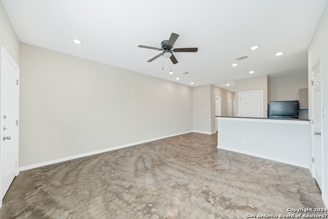 6914 Crestway Dr Property Photo 8