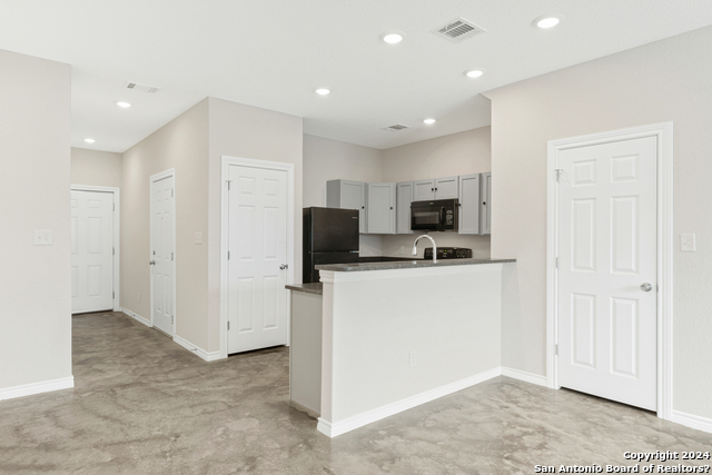 6914 Crestway Dr Property Photo 10