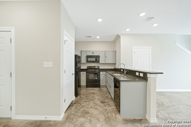 6914 Crestway Dr Property Photo 11